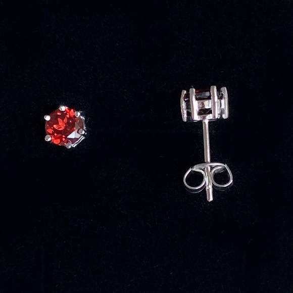 Jewelry - NEW 925 Sterling Silver 1.3ct Garnet Studs